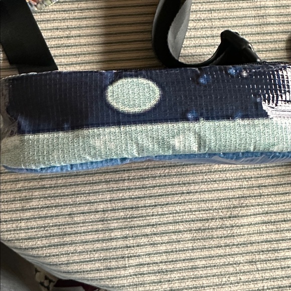 Rare form blue and purple crossbody small purse - Picture 5 of 5